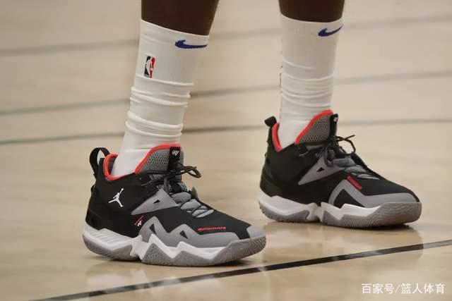 方硕28分首钢力克广州 崔永熙23+7李炎哲14分